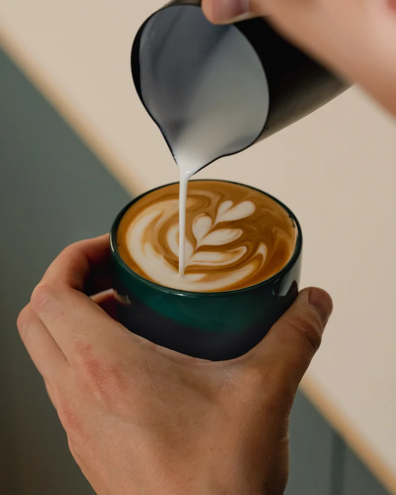 Latte Tasse – Half Glazed
