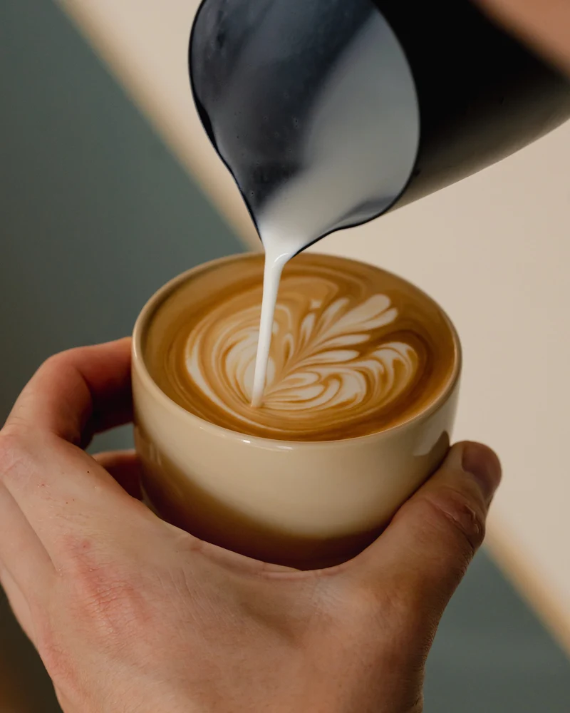 Latte Tasse – Half Glazed
