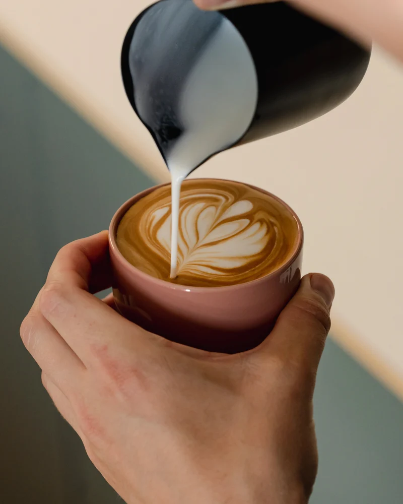 Latte Tasse – Half Glazed