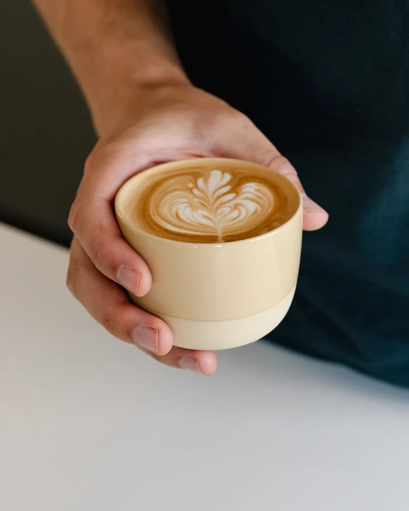 Latte Tasse – Half Glazed