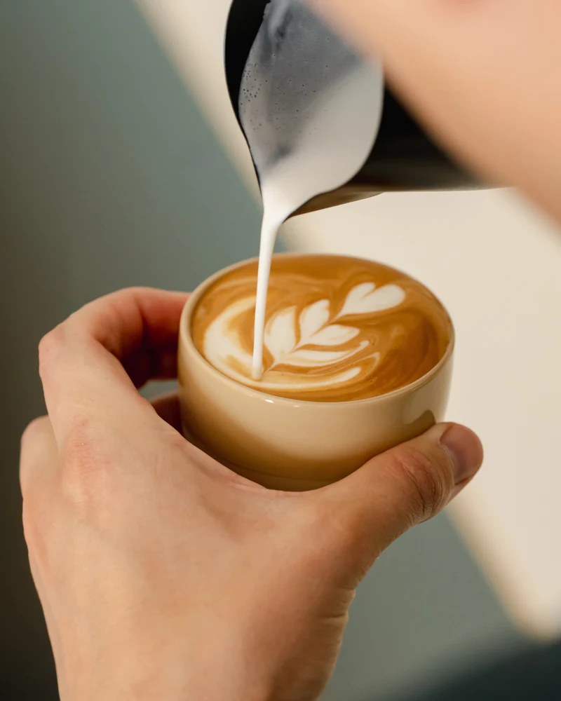 Cappuccino Tasse – Half Glazed