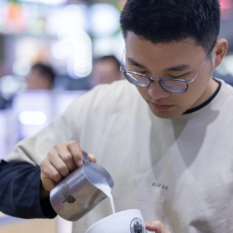 #06 Round Spout Pitcher - Ludaoqiang