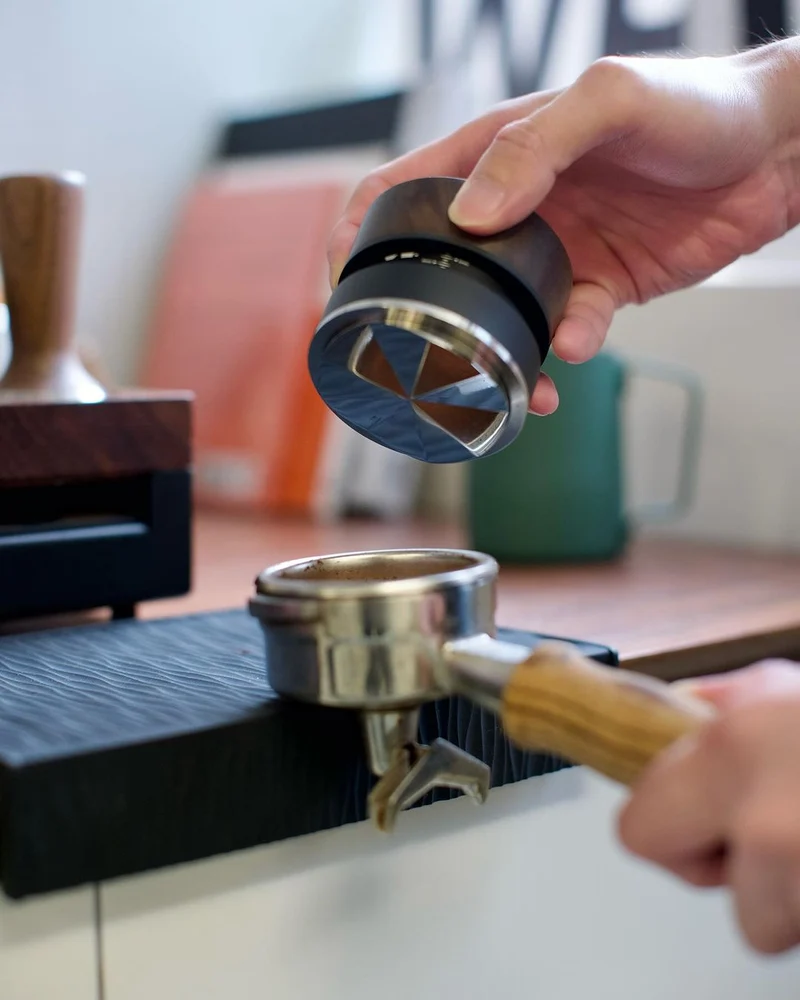 Gravity Coffee Distributor