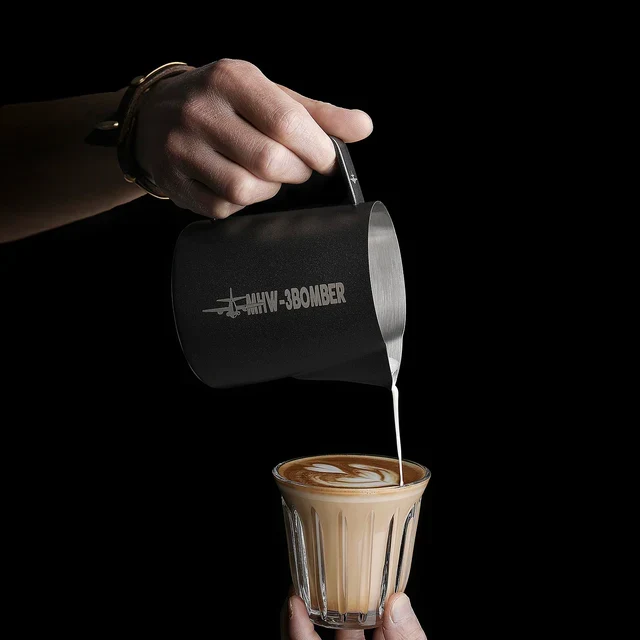 MHW-3BOMBER LATTE ART PITCHER 5.0 MATTSCHWARZ