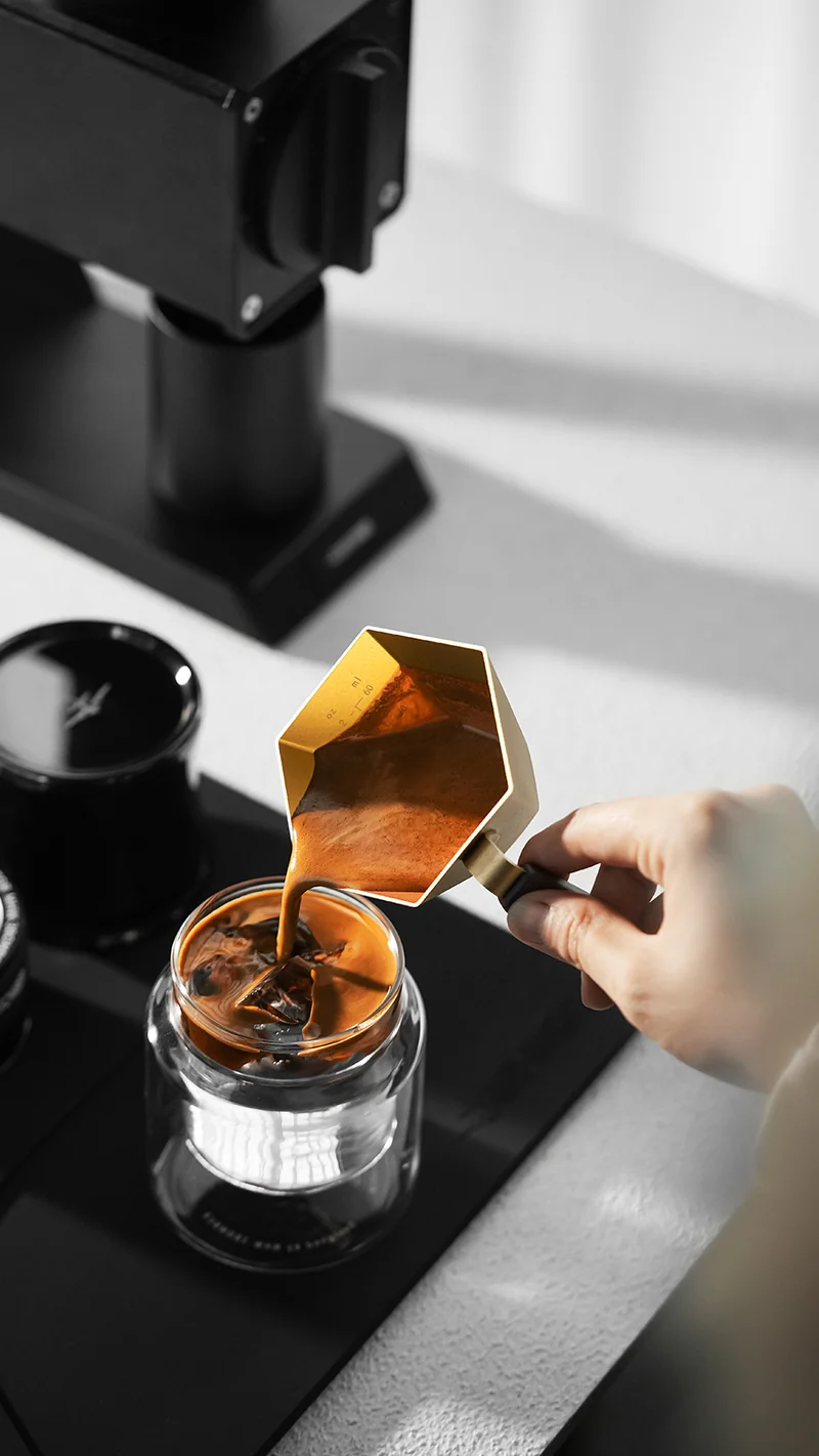 MHW-3BOMBER Prism Measuring Cup - Black