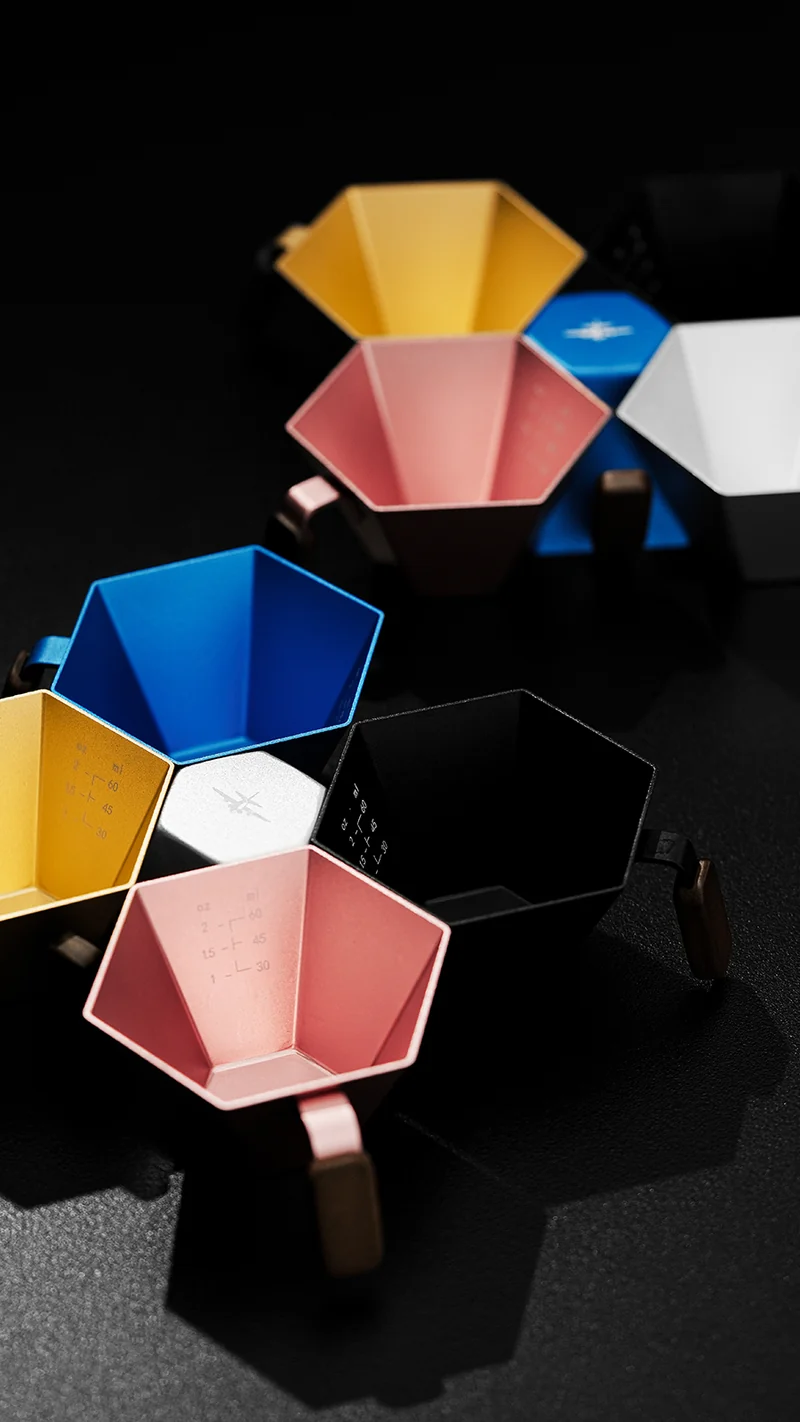 MHW-3BOMBER Prism Measuring Cup - Black