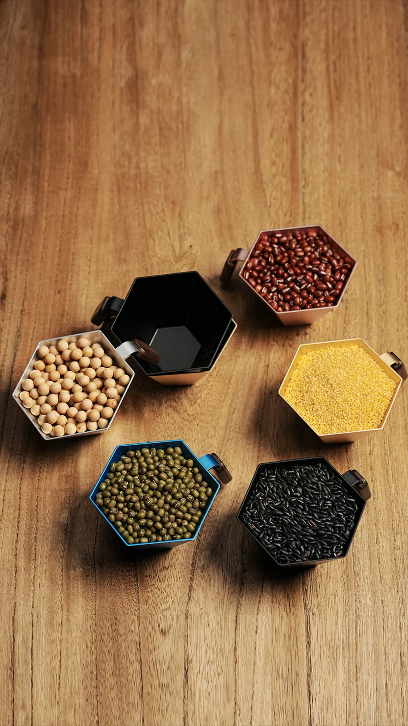 MHW-3BOMBER Prism Measuring Cup - Black
