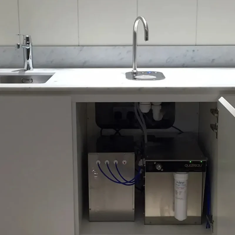 Quatreau SmartTap™ Rugged High-Volume Hydration Hub - With Driptray