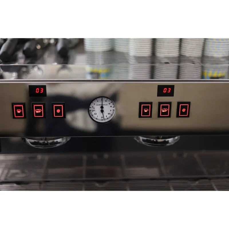 La Marzocco Linea Classic S 2 Group Espresso Machine + Mahlkonig E65W GBS Espresso Grinder
