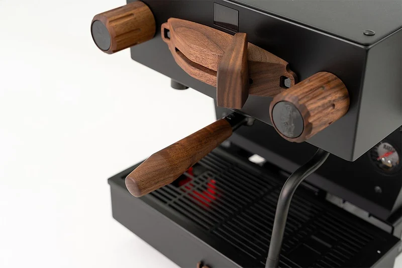 La Marzocco Linea Mini R Custom Made All Black mit Holz