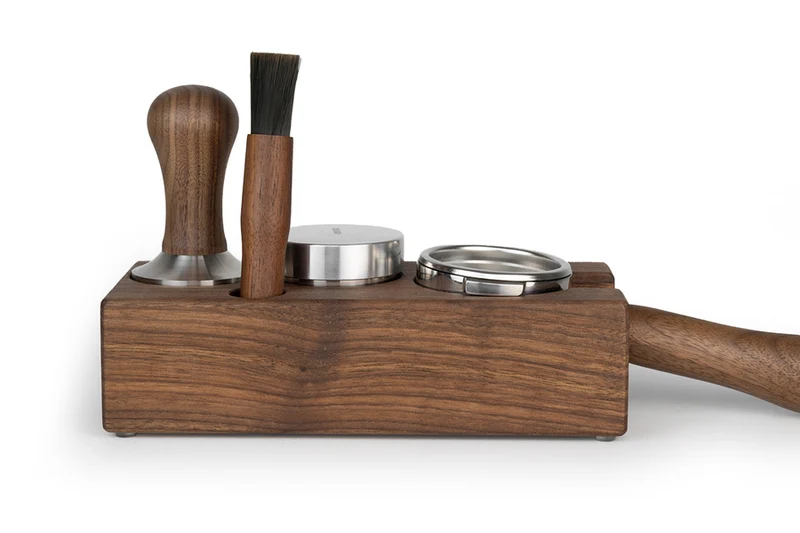 Brewspire Tampingstation Quattro längs Nuss – Tamperstation aus Holz für 58 mm Siebträger