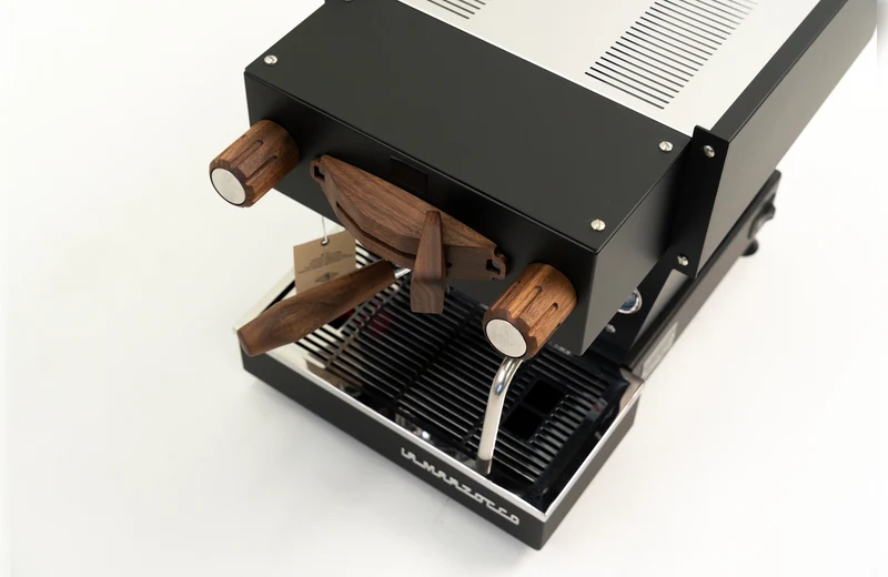 La Marzocco Linea Mini R Schwarz mit Holzset Walnuss Sonderedition