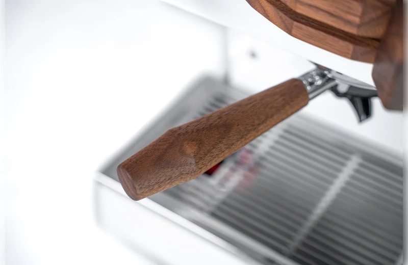 La Marzocco Linea Mini R Weiß mit Holzset Walnuss Sonderedition
